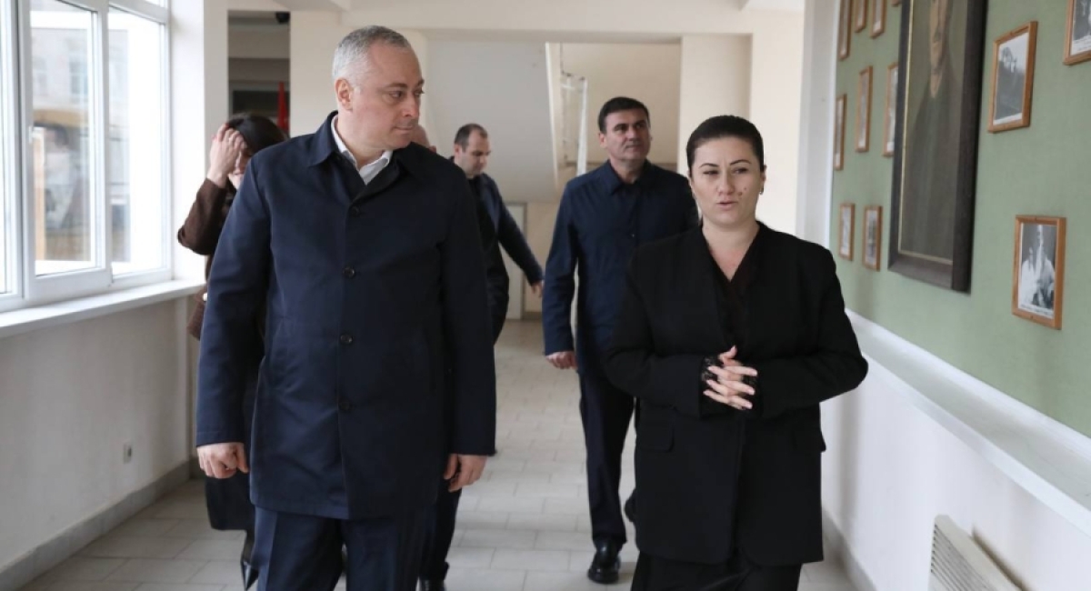 Посещение средней школы №1 и осмотр набережной в Гудауте