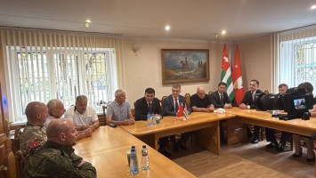 Абхазская делегация во главе с Вице-президентом Бесланом Бигвава находится в Черкесске