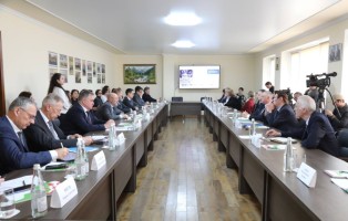 Президент Абхазии Бадра Гунба принял участие в круглом столе «Абхазия и Россия: общий цивилизационный путь», который прошел в Абхазском государственном университете