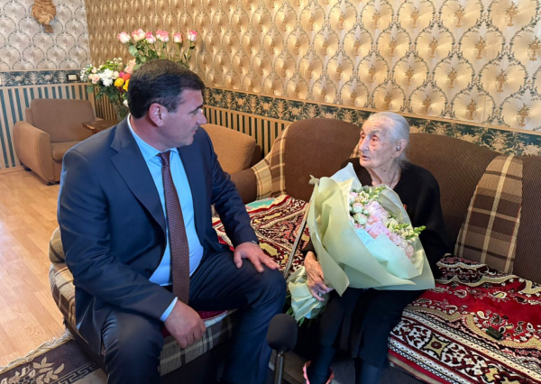 ВИЦЕ-ПРЕЗИДЕНТ БЕСЛАН БИГВАВА ПОЗДРАВИЛ ВЕТЕРАНА ЕЛЕНУ ВОДЗИНСКУЮ С 80- ЛЕТИЕМ ВЕЛИКОЙ ПОБЕДЫ