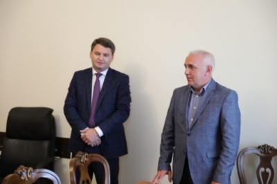 Alkhas Kvitsiniya Presented the Deputy Head of the Administration of the President to the Staff