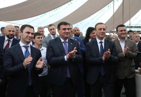 ВИЦЕ-ПРЕЗИДЕНТ АБХАЗИИ БЕСЛАН БИГВАВА ПОСЕТИЛ ГАСТРОФЕСТИВАЛЬ