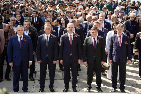 ВИЦЕ-ПРЕЗИДЕНТ БЕСЛАН БИГВАВА И РУКОВОДИТЕЛЬ АДМИНИСТРАЦИИ ПРЕЗИДЕНТА БЕСЛАН ЭШБА ПРИНЯЛИ УЧАСТИЕ В МЕРОПРИЯТИЯХ В ЧЕСТЬ 80-ЛЕТИЯ ВЕЛИКОЙ ПОБЕДЫ