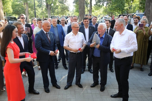 БАДРА ГУНБА И СЕРГЕЙ КИРИЕНКО ПРИНЯЛИ УЧАСТИЕ В ОТКРЫТИИ НАЦИОНАЛЬНОЙ КАРТИННОЙ ГАЛЕРЕИ