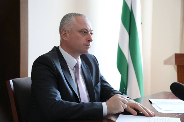 Президент Абхазии поручил правительству разработать меры по развитию системы здравоохранения