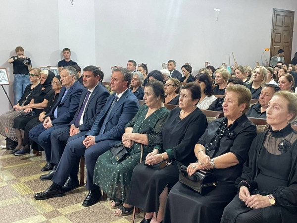 В фойе Абхазского государственного драматического театра прошла акция, посвящённая Дню без вести пропавших