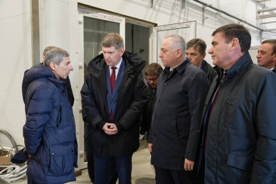 Президент Абхазии Бадра Гунба, Вице-президент Беслан Бигвава и Министр экономического развития РФ Максим Решетников посетили завод по производству молочной продукции в селе Лабра Очамчырского района