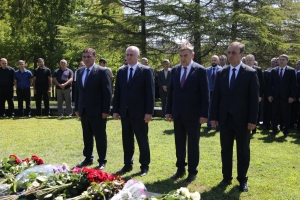 Президент Бадра Гунба почтил память Первого Президента Абхазии Владислава Ардзинба