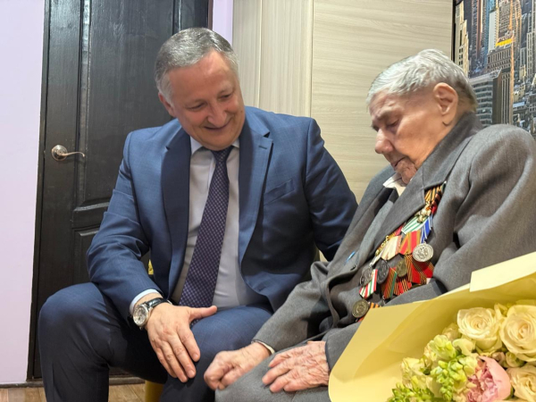 БЕСЛАН ЭШБА ПОЗДРАВИЛ ВЕТЕРАНА НОННУ ДОРОФЕЕВУ С 80-ЛЕТИЕМ ВЕЛИКОЙ ПОБЕДЫ