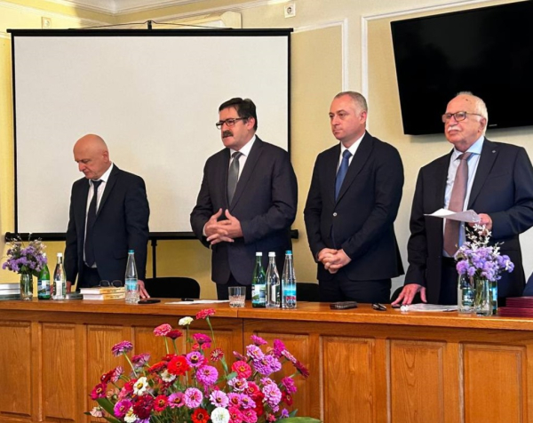 ВИЦЕ-ПРЕЗИДЕНТ БАДРА ГУНБА ПОЗДРАВИЛ АКАДЕМИЧЕСКОЕ СООБЩЕСТВО АБХАЗИИ С ДНЕМ НАУКИ