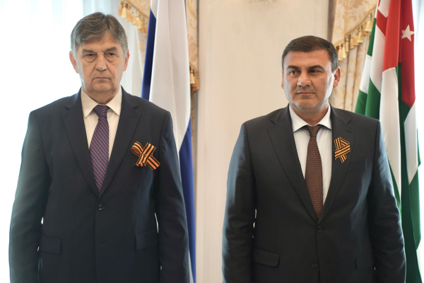 БЕСЛАН БИГВАВА И БЕСЛАН ЭШБА ПРИНЯЛИ УЧАСТИЕ В ТОРЖЕСТВЕННОМ ПРИЕМЕ В ПОСОЛЬСТВЕ РОССИИ В АБХАЗИИ ПО СЛУЧАЮ 80-ЛЕТИЯ ВЕЛИКОЙ ПОБЕДЫ