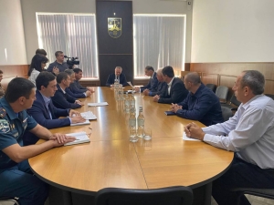 Президент провел совещание в Гулрыпше по вопросам ликвидации последствий стихии