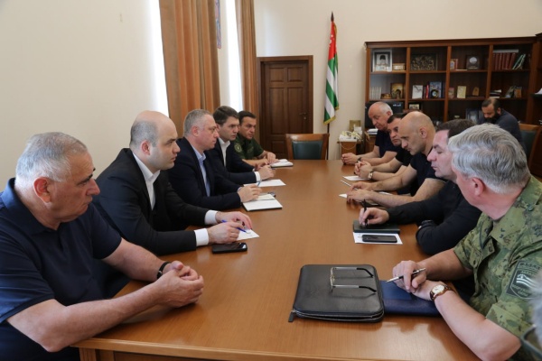 ВИЦЕ-ПРЕЗИДЕНТ РЕСПУБЛИКИ АБХАЗИЯ БАДРА ГУНБА ПРОВЕЛ СОВЕЩАНИЕ С РУКОВОДИТЕЛЯМИ СИЛОВЫХ ВЕДОМСТВ