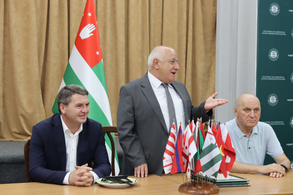 И.О. РУКОВОДИТЕЛЯ АДМИНИСТРАЦИИ ПРЕЗИДЕНТА ЗУРАБ КАДЖАЯ ВСТРЕТИЛСЯ С УЧАСТНИКАМИ ЛЕТНЕГО ЛАГЕРЯ «АХЬЫШЬҬРАХЬ»