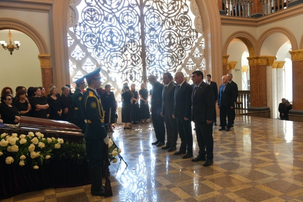 Президент простился со Станиславом Лакоба