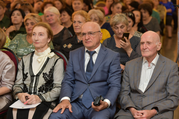 РУКОВОДИТЕЛЬ АДМИНИСТРАЦИИ ПРЕЗИДЕНТА АБЕСАЛОМ КВАРЧИЯ ПРИНЯЛ УЧАСТИЕ В ТОРЖЕСТВЕННОЙ ВСТРЕЧЕ С ЖЕНЩИНАМИ-ВЕТЕРАНАМИ ОТЕЧЕСТВЕННОЙ ВОЙНЫ НАРОДА АБХАЗИИ