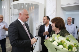 Президент Абхазии поздравил с юбилеем народную артистку Софу Агумаа и Абхазский государственный молодежный театр