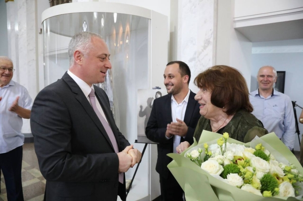 Президент Абхазии поздравил с юбилеем народную артистку Софу Агумаа и Абхазский государственный молодежный театр