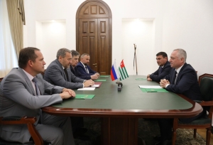 Президент Абхазии принял делегацию из Санкт-Петербурга