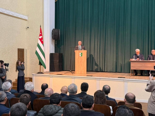 Президент Абхазии Бадра Гунба принял участие в работе съезда армянской общины Абхазии