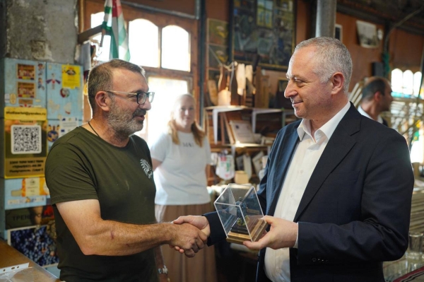 ПРЕЗИДЕНТ ПОСЕТИЛ СТУДИЮ НАРОДНЫХ ПРОМЫСЛОВ «АРТЕЛЬ»