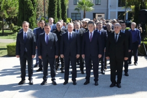 Президент Абхазии почтил память защитников Отечества