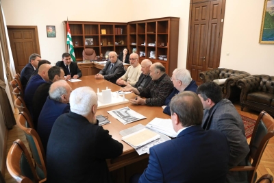 Аԥсны Аҳәынҭқарра Ахада Ихаҭыԥуаҩ Бигәаа Беслан Аԥсны аҳ Қьалышьбеи Чачба ихьӡ анаӡаӡатәра иазку Аҳәынҭқарратә комиссиа аилатәара мҩаԥигеит