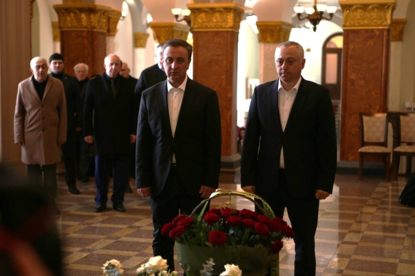 Президент принял участие в церемонии прощания с Владимиром Зантария