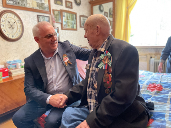 АЛХАС КВИЦИНИА ПОЗДРАВИЛ ВЕТЕРАНА ФИЛИППА АРТЮХА С ДНЕМ ПОБЕДЫ