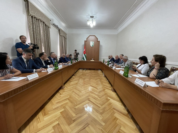 ВИЦЕ-ПРЕЗИДЕНТ БАДРА ГУНБА ВСТРЕТИЛСЯ С ПРЕДСТАВИТЕЛЯМИ НАЦИОНАЛЬНОГО СОВЕТА ОО «АБАЗА»