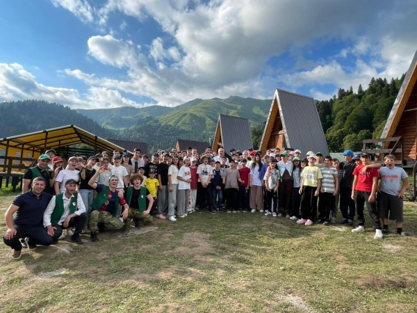 ПРЕЗИДЕНТ ПОСЕТИЛ ГОРНЫЙ СПОРТИВНО-ОЗДОРОВИТЕЛЬНЫЙ ЛАГЕРЬ ДЛЯ ДЕТЕЙ И ПОДРОСТКОВ В АУАДХАРЕ