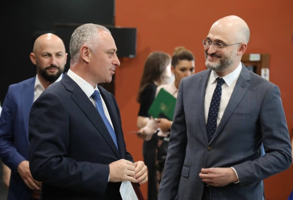 Президент принял участие в открытии музея в Государственном русском театре драмы имени Фазиля Искандера