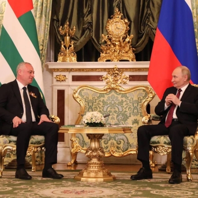 Лаҵарамза 9 рзы Москва имҩаԥысраны иҟоуп Аԥсны Аҳәынҭқарра Ахада Гәынба Бадреи Урыстәылатәи Афедерациа Ахада Владимир Путини реиԥылара