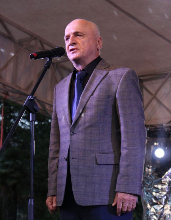 АБЕСАЛОМ КВАРЧИЯ ПОЗДРАВИЛ ЖИТЕЛЕЙ ОЧАМЧЫРЫ С ДНЁМ ГОРОДА