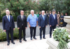 Президент Бадра Гунба почтил память Второго Президента Абхазии Сергея Багапш