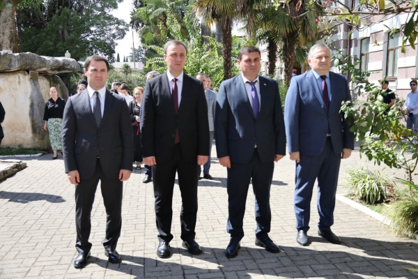 Вице-президент Абхазии Беслан Бигвава почтил память выдающегося государственного и общественного деятеля Юрия Воронова