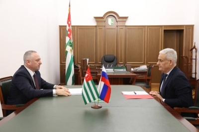 Имҩаԥысит Гәынба Бадреи Урыстәыла аекономикатә ҿиара аминистр ихаҭыԥуаҩ Сергеи Назарови реиԥылара