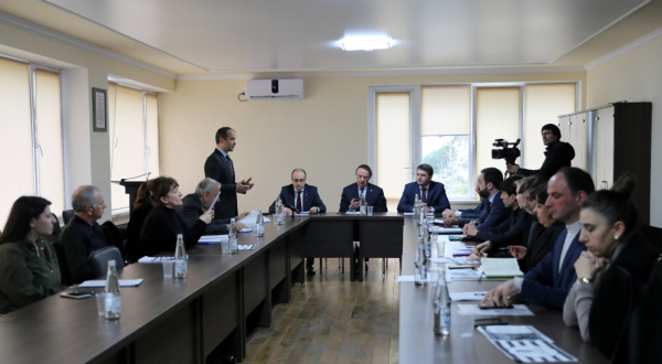 КРУГЛЫЙ СТОЛ С ПРЕДСТАВИТЕЛЯМИ АКАДЕМИЧЕСКОГО СООБЩЕСТВА О КОНЦЕПЦИИ ПРОЕКТА ЗАКОНА О РЕГУЛИРОВАНИИ ПРАВОВОГО СТАТУСА АПАРТ-ОТЕЛЕЙ И АПАРТАМЕНТОВ СОСТОЯЛСЯ В АГУ