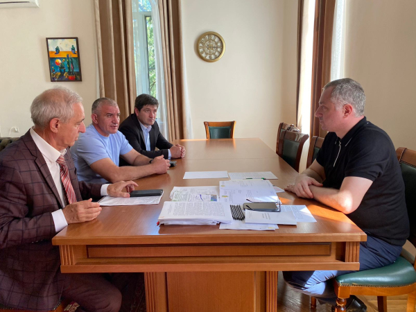 ВИЦЕ-ПРЕЗИДЕНТ БАДРА ГУНБА ПРИНЯЛ ДЕЛЕГАЦИЮ КЧР