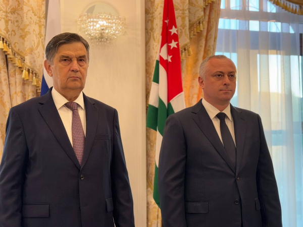 ПРЕЗИДЕНТ ПРИНЯЛ УЧАСТИЕ В ПРИЕМЕ В ЧЕСТЬ ДНЯ РОССИИ В ПОСОЛЬСТВЕ РОССИИ В АБХАЗИИ