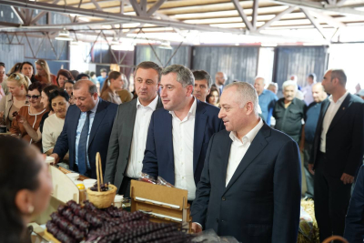 Президент Бадра Гунба посетил открытие обновленного Центрального рынка в Ткуарчале