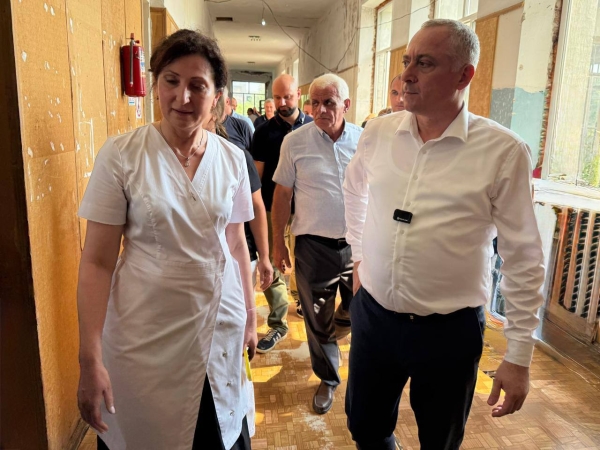 ПРЕЗИДЕНТ ПОСЕТИЛ ГУДАУТСКУЮ РАЙОННУЮ ПОЛИКЛИНИКУ