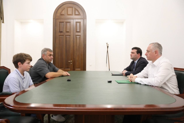 Встреча Президента с юным абхазским теннисистом Нестором Цужба