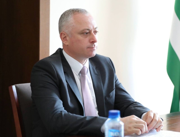 Президент Абхазии поручил разработать меры в сфере финансовой, налоговой и таможенной политики