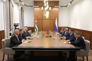 Президент Абхазии принял делегацию из Татарстана