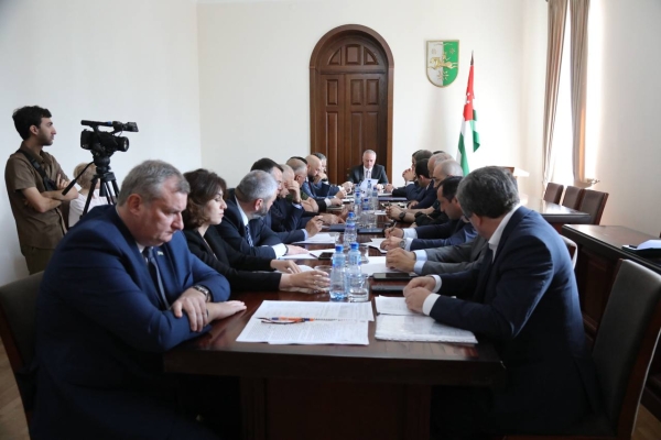 Президент Абхазии поручил правительству разработать меры в сфере социальной политики