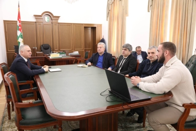 Состоялась встреча Президента Республики Абхазия Бадры Гунба с руководством и сотрудниками Благотворительного фонда развития абхазского языка имени Баграта Шинкуба