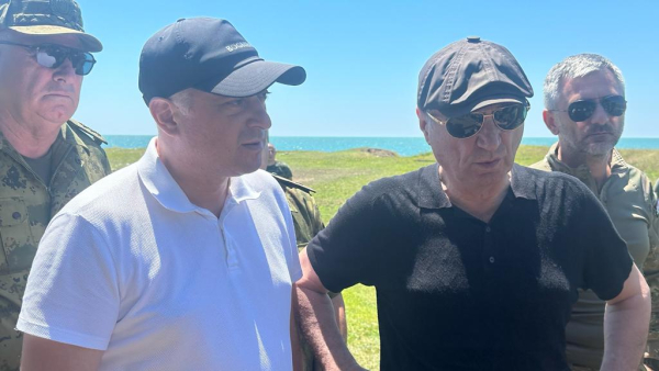 БАДРА ГУНБА ПОСЕТИЛ ВОЕННЫЕ УЧЕНИЯ С ПРИМЕНЕНИЕМ БПЛА НА ПОЛИГОНЕ "НАГВАЛОУ"