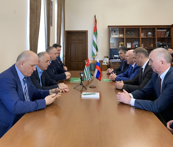 ВИЦЕ-ПРЕЗИДЕНТ БАДРА ГУНБА ПРИНЯЛ ДЕЛЕГАЦИЮ ЛЕНИНГРАДСКОЙ ОБЛАСТИ