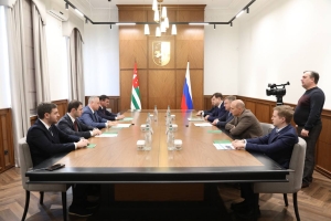 Президент Абхазии Бадра Гунба встретился с делегацией из Санкт-Петербурга